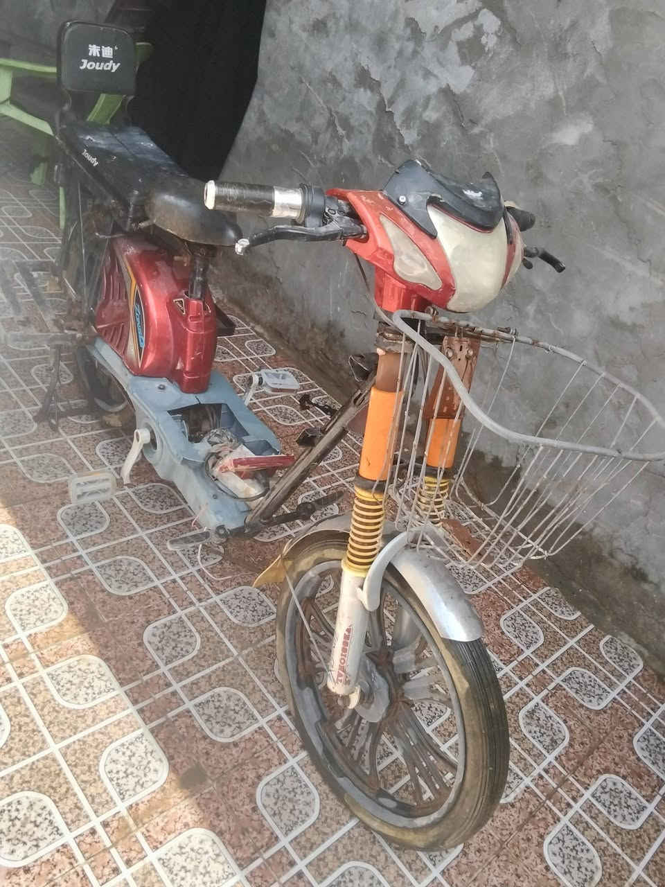 سلام عليكم دراجه شهن البيع دراجه عوزها بس بتري كلشي مبيها نضيفه سعره ١٠٠٥٠وبيها مجال مكاني رفاعي ***********
