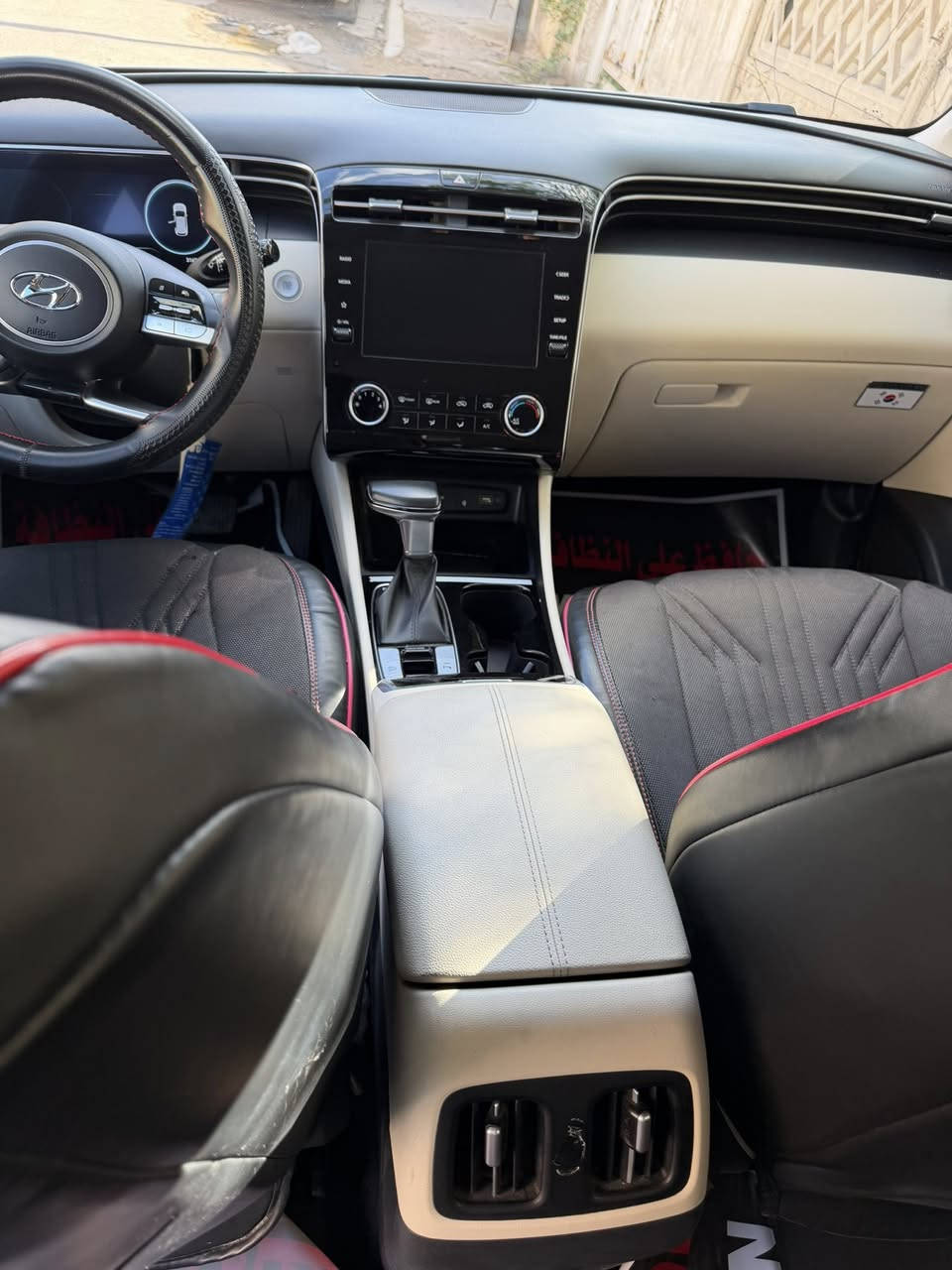 توكسان خليجي موديل 23 كامل مواصفات بدون بانوراما ماشيه 31 الف كيلو كفاله عدا بارد بسيط ب الجنطه السعر 212 استفسار ***********
