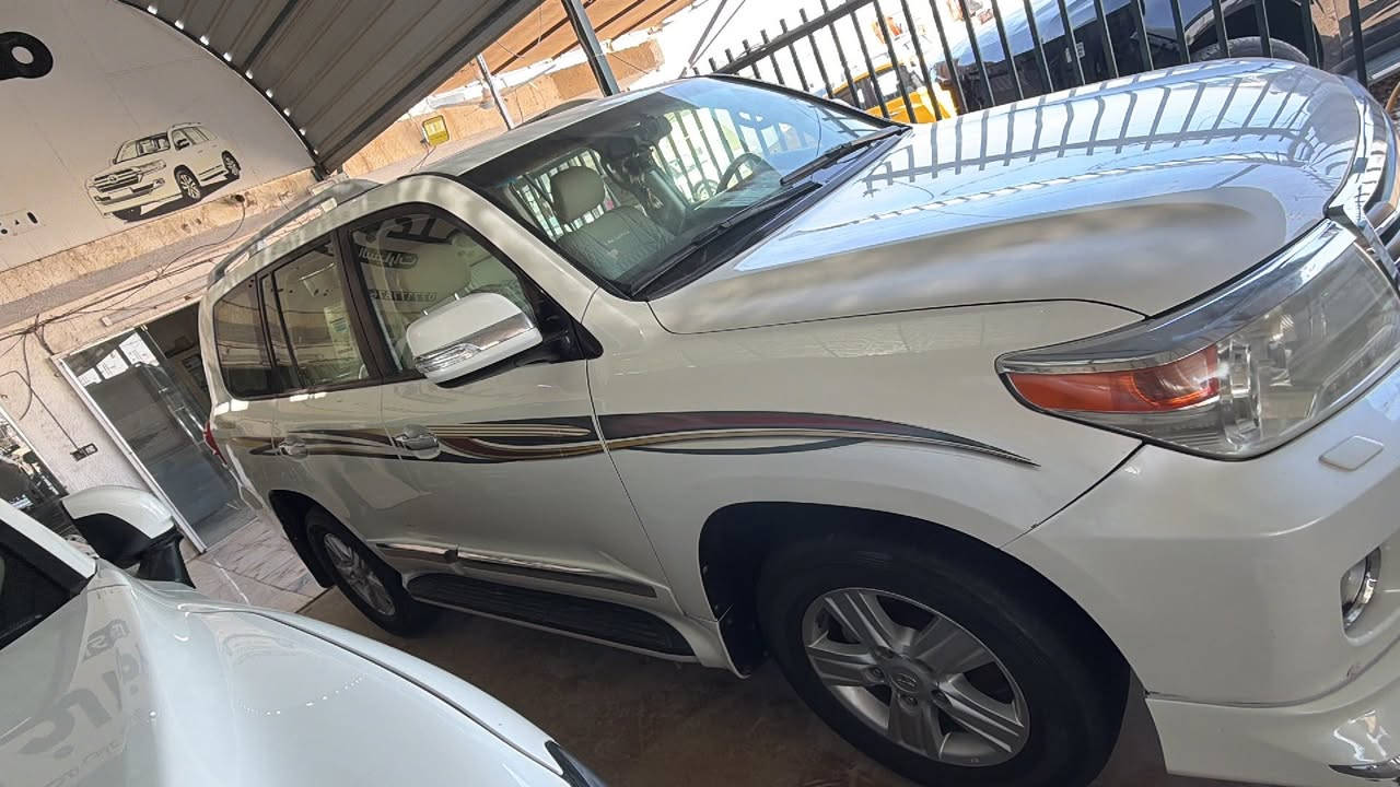 السلام عليكم للبيع لاندكروز مديل 2013 رقم بصره مكفوله ماشيه 160 مكينه V8 مامفتوحه سياره جديده كلش وبسمي سعر 330 اتصل ع الرقم ***********
