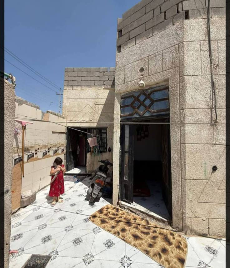 بيت طابو زراعي والملاج عراقي .. منطقة ابو كوصرة قرب سنتر طه 
البيت كونكريت ٢١٠ متر وبظهر البيت فضلة ٩٠ متر مبنية مشتمل يصلح حديقه بضهر البيت 
يتكون البيت من غرفتين وصالة وموزع ومطبخ وصحيات ٢ خارجي وداخلي موقع البيت ممتاز راس ركن ومتوفرة جميع الخدمات 
السعر المطلوب ٧٥ م ‏‪***********‬‏
