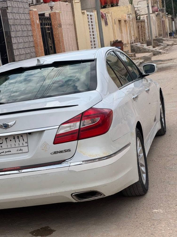 جنسيز 2012
وارد امريكي 
بيهة 3 قطع كما موضح بالسونار 
مواصفات بصمة تشغيل وبيبان وصندوق 
كشنات كهربائية 
السعر 122 وبيهة مجال بسيط 
رقم الهاتف *********** عمارة, ميسان

