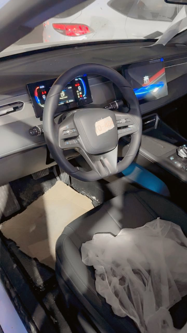 BYD 2025 كن بلاس 
السعر🔥🔥17و275 قفل صافي بدون دلالية بدون عمال 
الكميه خير من لله
الاتصال ***********
بغداد معارض الشعب معرض الحسني
