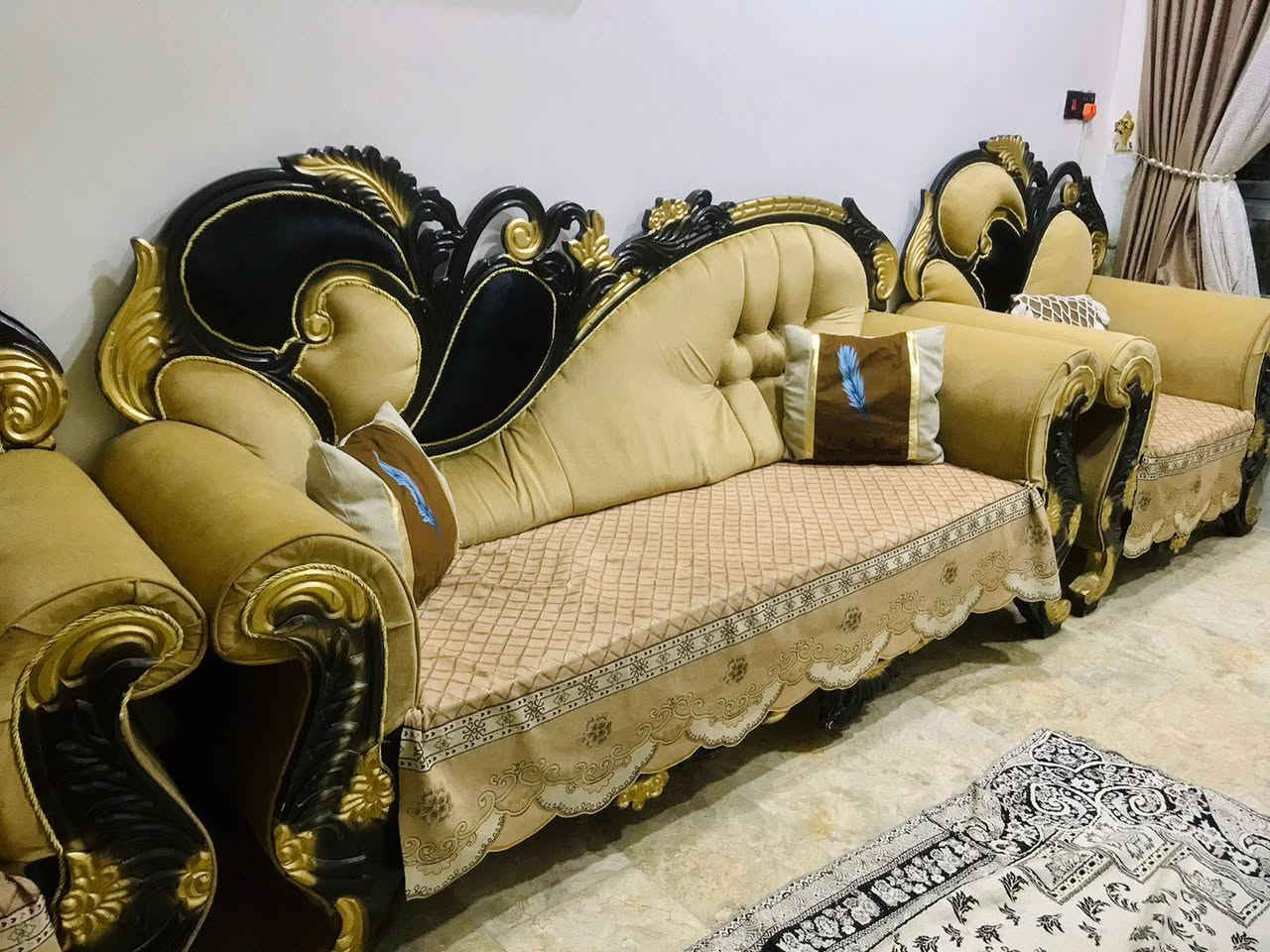 تخم للبيع عشر مقاعد نظيف للاستفسار ***********
