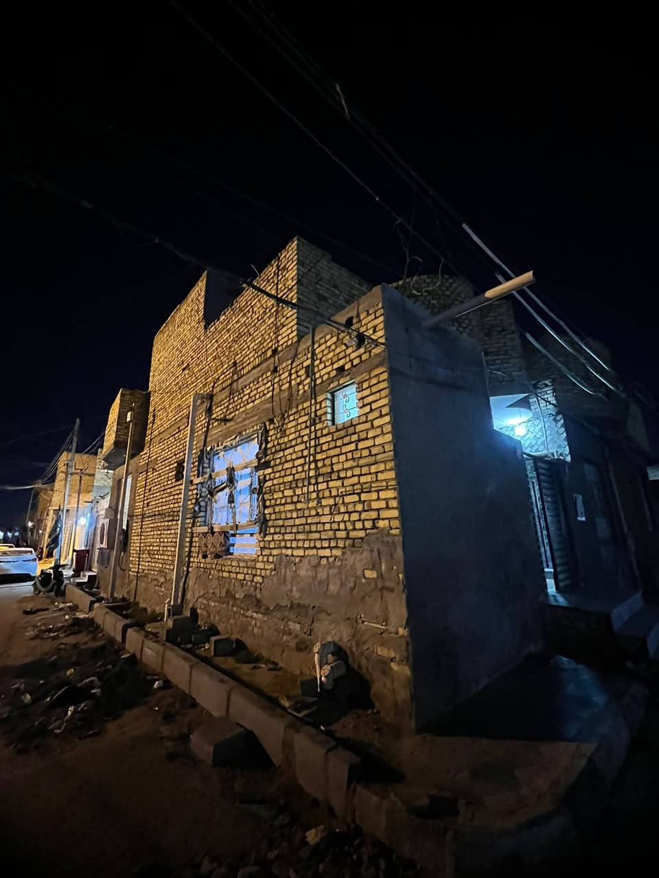خاص بمكتب عصام للعقار 🏪
بيت طابقين  للايجار 🏠

العنوان 📍حي الفداء _شارع المدارس_قرب المدرسة الصينية

المشتملات👇🏻

(٣غرف نوم) وصالة واستقبال ومطبخ وصحيات 

يجاره (٣٠٠ قفل)

للأستفسار ☎️***********
