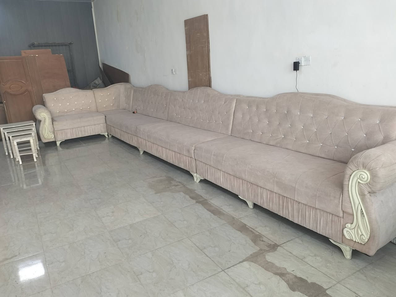 السلام عليكم ديوان 8امتار نضيف تفصال مو سوگي  بي لجوع زغار للبيع سعر 160مع طبلات عدد  4  وبيهن مجال مكاني كركوك كوباني اتصال على الرقم ( *********** ) #معرض الياقوت للأثاث والمواد المنزلية
