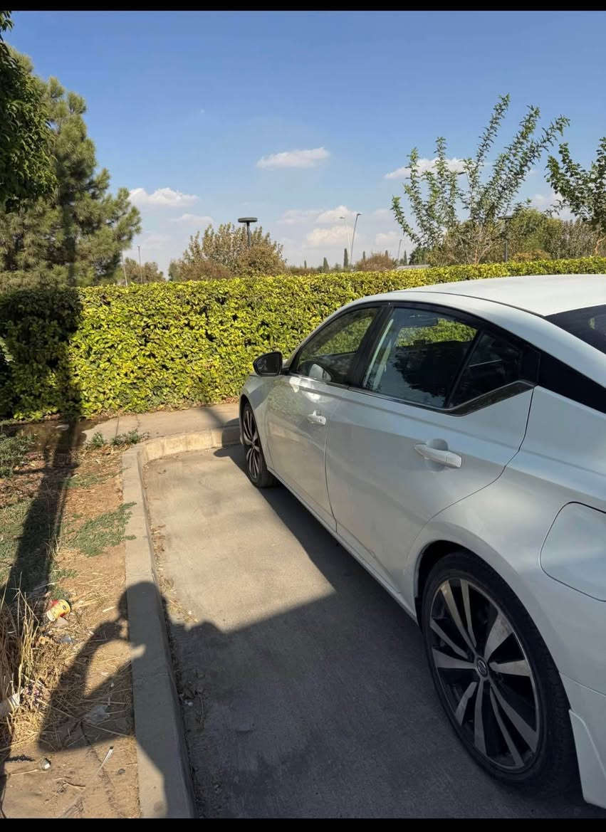 Nissan altima 2021 Sr

Sayaraka fa7sw hazay lo kraya hata brey xawena 

Ful mwasafata bas slayt nya radara 
3 parchaw bstake boyaxa bonetw chamrxake peshawaw pshtawa 

Nrx:132 waraqa
Whatsapp: *********** أربيل, العراق
