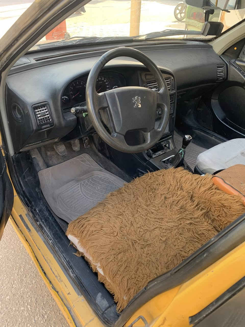 بيجو 405 للبيع كير مكينه فرنسي سياره حلوه ومرتبه ونصبتها حلوه ما ناقصها بس شغلات بصيطه مثل بور وبوربرين مال الكير ما شادي عدل اطلع صوت مكينه ناعمه تخبل مداور موجود اصوليه سنويه صاقطه بل 2024 ماخذها من نسيبي وراعيها يمه سياره بيع سعر ٢٥ وبيها مجال واذا اكو مراوس هم عادي التراصل متواجد بل فيس وتساب هم رقم التصال ***********
