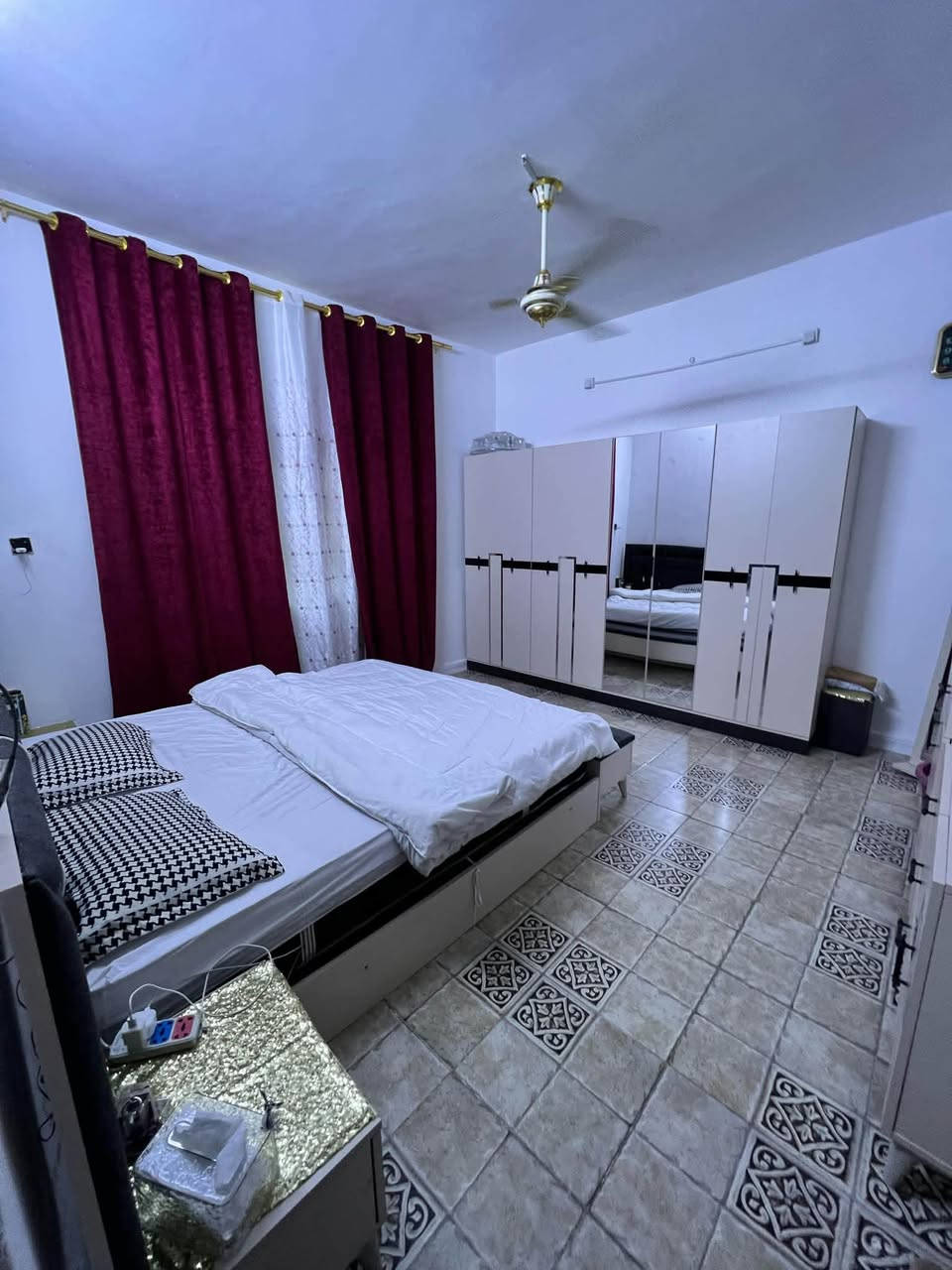 دار سكني طابو صرف للبيع مساحه ١٥٠ متر طابقين ٤ غرف نوم   العنوان الزعفرانيه / شارع المعهد / السعر يتصل ويعرف بقية التفاصيل *********** ممتواجد على الفيس
