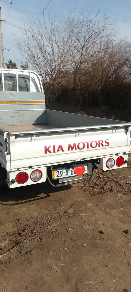 السلام عليكم كيا حمل للبيع موديل 2021 مكفوله كفاله عامع رقم واسط مشروع وطني مكفوله من ضربه وصبغ و كصه وشاصي ورقم شاصي تخم تاير دواخل و هزه محرك ما مفتوح السياره خير من الله السياره وضع الشركه برغي ما مفتوح بيهه اتصل وتدلل رقم الهاتف                   
                 اثير ***********
                 كورك***********
