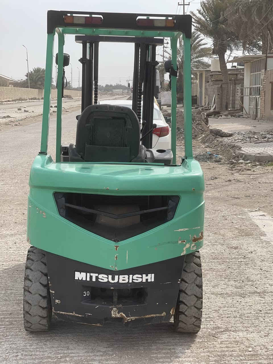 للبيع رافعه شوكيه ٣طن ٣حركات جب قطعتين موديل ٢٠١١ دخول جديد ٣٠٠٠ ساعه عمل رقم كاتي رافعه حلوه اوجديده مكفوله كفاله عامه مكاني واسط الكوت الشراي يتصل ***********
