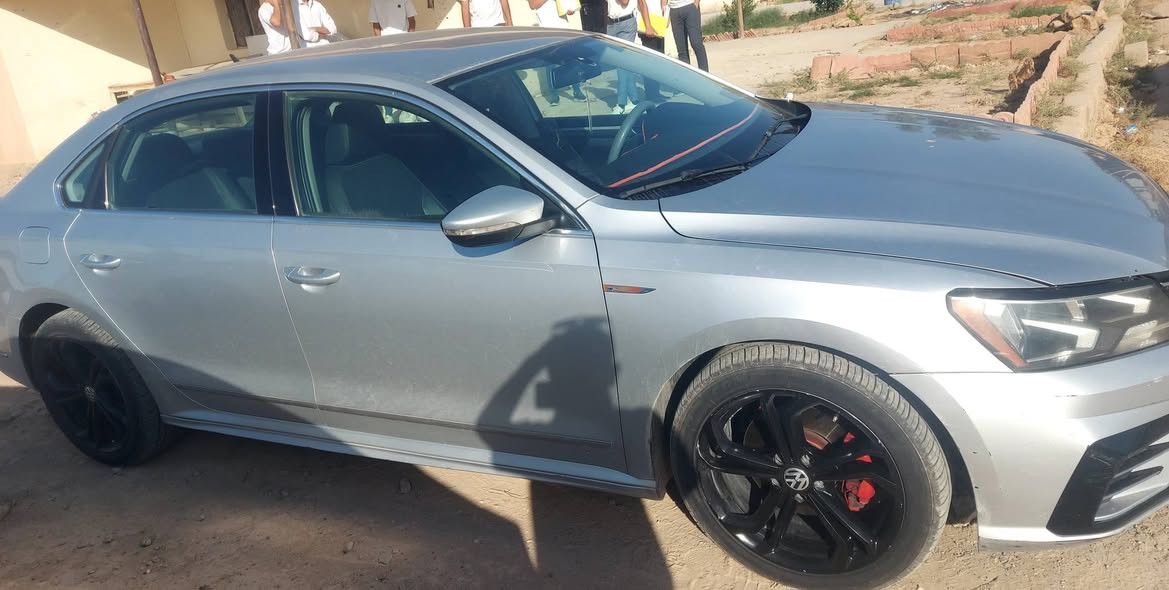 فولكس واجن باسات وارد امريكي R Line محرك 1800توربو ضرر بسيط باب خلف السايق وبارد ربع باب السايق والباقي ليبل واحد..موديل 2016 سنوية 2028 فول مواصفات عدا الفتحة والبصمة تبريد تدفئة اطارات نظافة 75٪ سونار مرفق بالصور...  رقم بغداد انكليزي بأسمي... 132ورقة وبيها مجال ***********// ***********.. مكان السيارة صلاح الدين...
