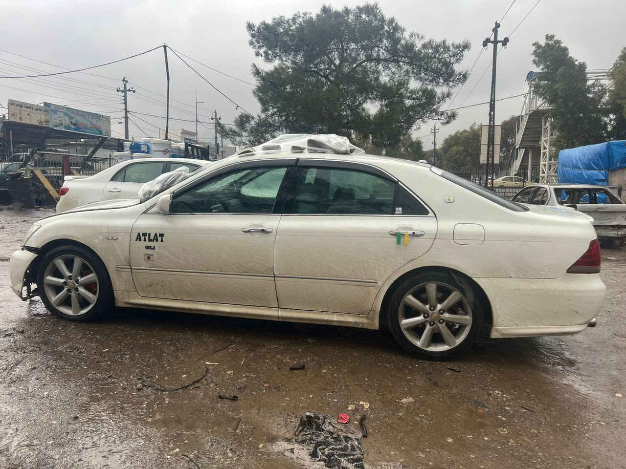 شاهنی براوەی 180 بجوک بەبجوک ناورەشی سی دووگمەی سپۆڕت سەیارەکەی پیشو دوای کەپسە بەس ئەودەرگرگەی لای سەکنی دەعامی کردوە  سعری 33 گڵاو مەعمەله
شۆن جەم جەماڵ 
***********
