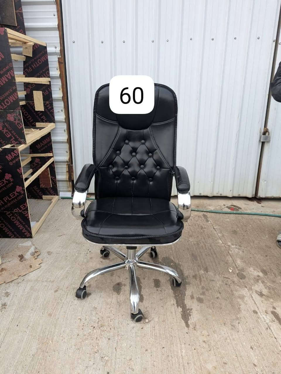 كراسي اوربية مكتبيه 
جملة ومفرد اعداد مفتوحه
بسعار مناسبة جدا 
نضافة 95 
مكان بغداد حي اور  
يوجد توصيل داخل بغداد 
***********
