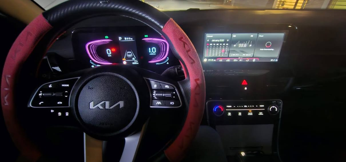 كيا سيلتوس فول مواصفات
الموديل: 2025
العداد: 3,300 كم فقط (بعدها زيرو)
الرقم: بغداد باسمي

المواصفات:
• فتحة سقف بانورامية
• شاشة متصلة ديجيتال
• محرك 4 سلندر سعة 1.5 لتر
• دبل نوزل DOHC (الكوري المرغوب) يتحمل بنزين عادي
• ناقل حركة أوتوماتيك
• القوة: 113 حصان
• عزم الدوران: 144 نيوتن/متر
• دفع ثنائي FWD
• بصمة تشغيل
• بصمة أبواب
• بصمة جنطة
• دخول ذكي
• نظام تشغيل وإطفاء أوتوماتيكي (Auto Stop)
• Auto Hold
• نظام تحديد المسار
• مثبت سرعة
• رادار أمامي
• حساسات أمامية وخلفية
• كاميرا دوّارة
• كاميرا خلفية
• مقاعد جلد أصلية
• تبريد قطعتين
• إضاءة LED وزينون
• ويل كب قياس 17 إنش
• 6 أكياس هوائية
السيارة نظيفة جداً، استعمال خفيف، فول مواصفات.

رقم صاحب سيارة ***********
