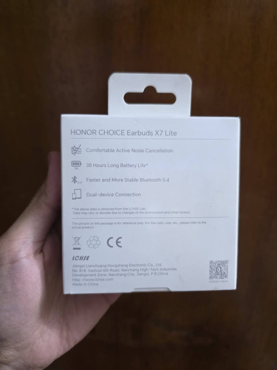 السلام عليكم ايربود هونر X7 لايت
المواصفات بلوتوث 5.4 واتصال سلس، عمر بطارية طويل يصل إلى 38 ساعة مع علبة الشحن، مقاومة للماء والغبار بمعيار IP54، وصوت واضح مع مشغلات بحجم 10 مم. كما تشتمل على تقنية إلغاء الضوضاء للمكالمات عبر الذكاء الاصطناعي وخاصية العزل ANC  وخاصية الاتصال بجهازين في نفس الوقت السماعة ما مفتوحة  يعني جديدة السعر 30 الف مكاني بغداد العبيدي


**إذا كنت صاحب هذا الإعلان وتريد حذفه لأي سبب، رجاءا أرسل رسالة إلى الدعم الفني**