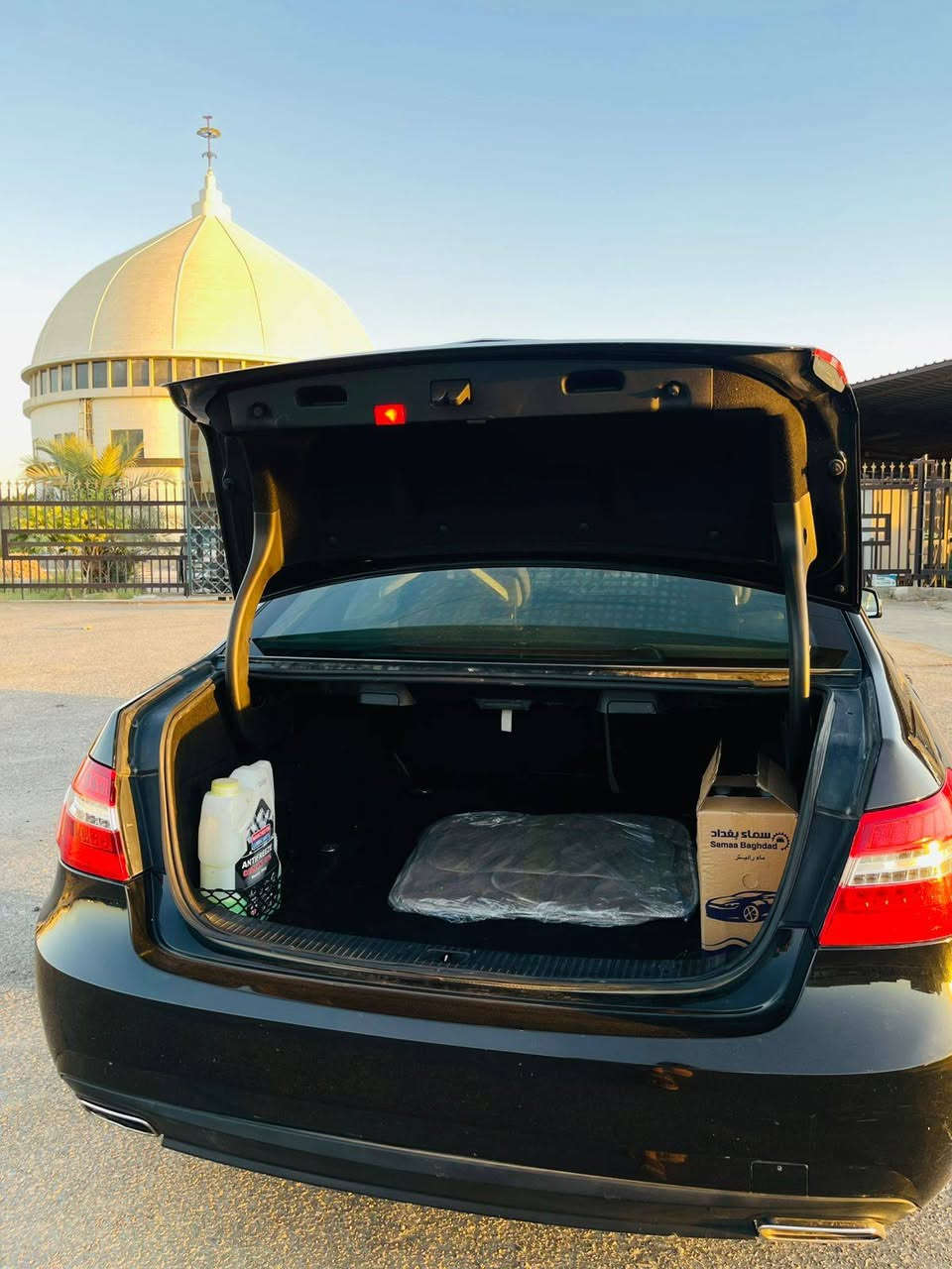 مرسيدس E 350  وارد امريكي فول مواصفات 1/1  موديل 2010  جاهزة وكلشي بيها جديد لوك  ماشية ،57 الف غقط  سعرها 185 ورقة مكانها ألنجف الاشرف وايضآ اذا يحصل مراوس بسياره عاليه وكلشي بحسابه 
للتواصل ***********
