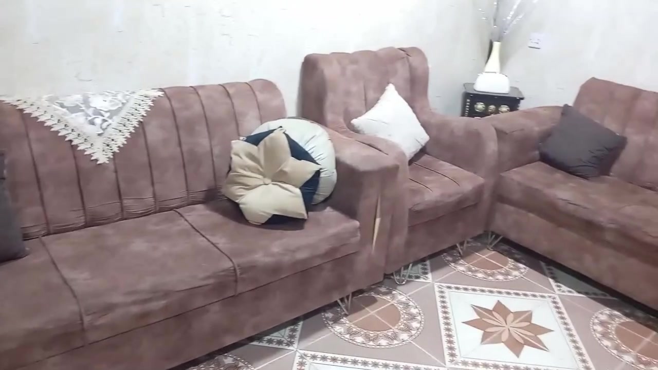 تخم للبيع عشر مقاعد نظيف نظافه 80% سعره 200 وبي مجال استفسار الاتصال على الرقم *********** مكاني بعقوبه جرف الملح
