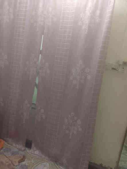 السلام عليكم بيت البيع بحي الاصدقاء قرب مدرسة الوقدي بي غرفه نوم ٤ونص في ٤ونص ودونيه  ٤في ٣ونص وصحيات البيت كله سرميك ونضيف ماعلي لا زاله ولا تبيغ السعر ٩بي مجال الشراي ***********
