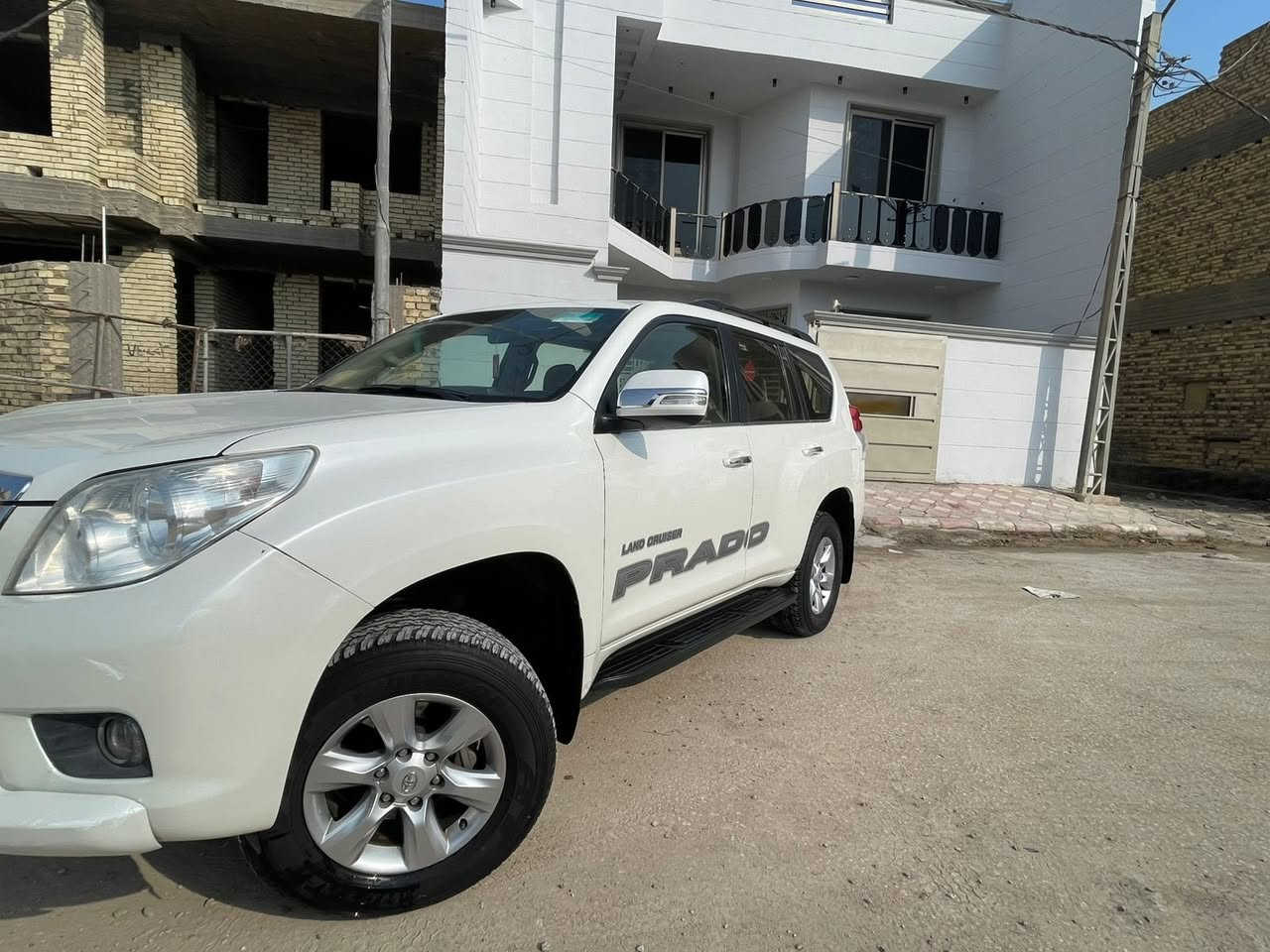 السلام عليكم برادو 2013 للبيع السياره فول مواصفات
بنوراما 

دبل تانكي 

مري شفط 

تخم تاير سياره 

سبعه راكب 

مكينه ٦سلندر 4000

شاشه + كامره 

داخل صاج بلادي 

كشنات كهرباء 

السياره فووول رقم بغداد مكفوله كفاله عامه من كير ومكينه كفاله عامه السياره للاستفسار ***********
