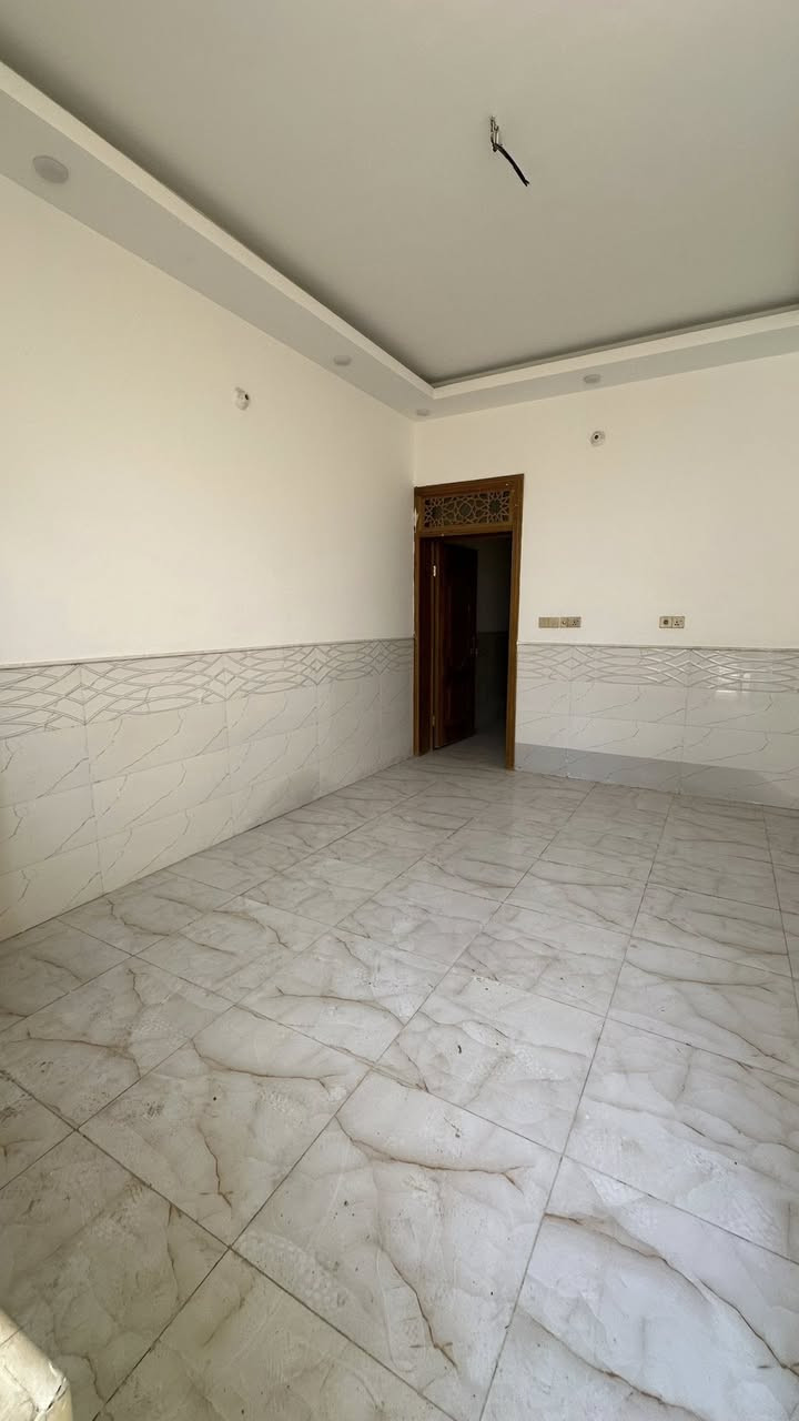 دار في حي البلدية للأيجار
مساحة 80 متر طابق أرضي جديد غير مسكون

غرفة - صالة - مطبخ - صحيات - منور - كراج صغير

حي البلدية خلف بن رضوان

الأيجار 450 الف مقدمه 3 أشهر

مكتب الهرم الذهبي للعقارات

***********
***********
