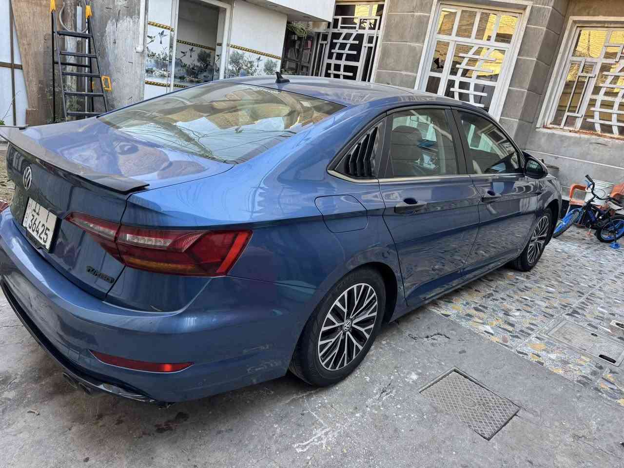 السلام عليكم جيتا ٢٠١٩ للبيع رقم بغداد مواصفاتها معروفه بصمه فتحه كشن جلد هيتر بلكشن هيتر بلمري حادث امريكا بنيد فقط وبيها قطع بارد بيها نواقص بسيطه 
مكان السياره بغداد البلديات 
السعر١٢٣
الاتصال ***********
