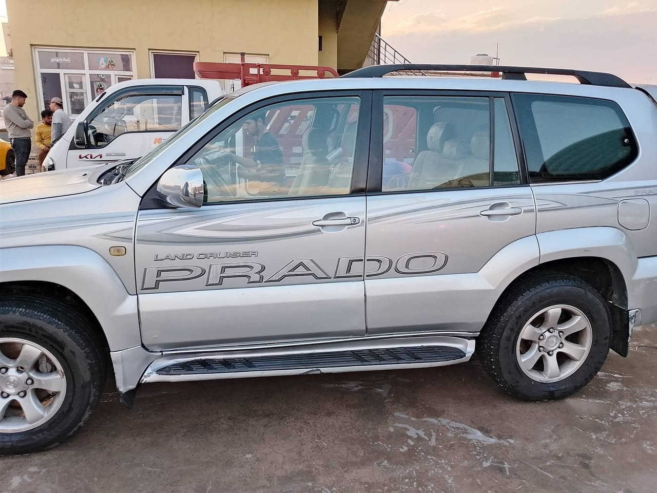 سلام عليكم اخوان سيارة ابرادو الفين وخمسة للبيع السيارة ستة اسلندر سبعة راكب اتلث قطع تبريد وفتحة سقف وباقي المواصفات معروفة بيهة بس ضربة بسيطة بلجاملغ الخلفي بسيطة كلش السعر 135وبيهةمجال للشراي ويدلل علية. رقم ***********
