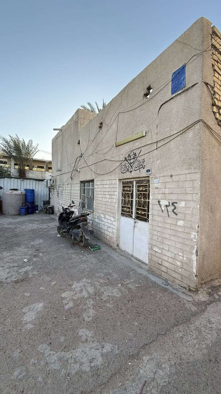 دار طابو صرف مساحة 72 متر قريبة جدا على الامام عليه السلام واقعة مقابل ساحة صاحب الزمان 
للتواصل 
***********
