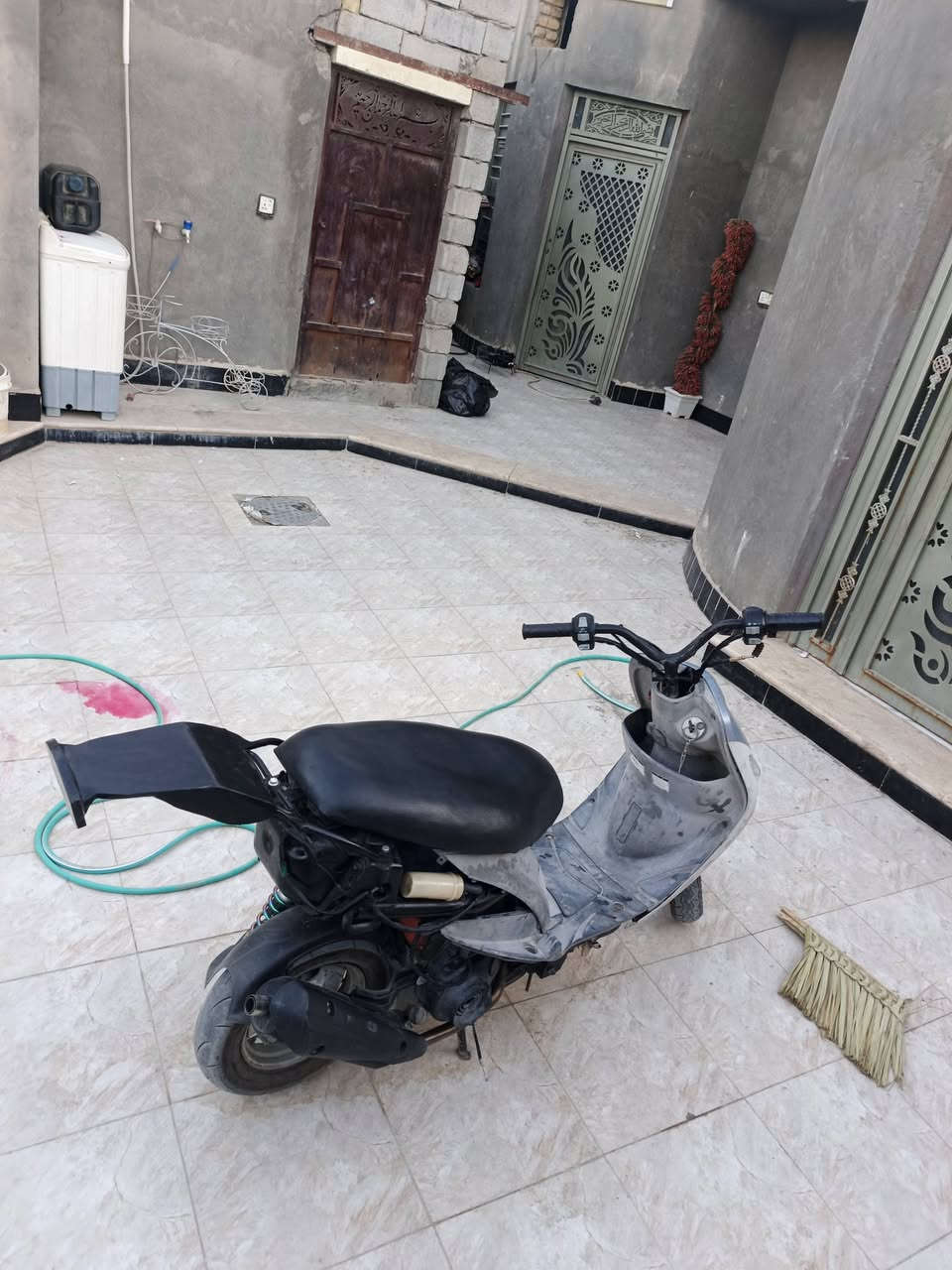 ماكس منغولي للبيع
بوشه 55 شلعه و معدل 
مكاني ناصريه مركز قرب محطت لقطار 
السعر 450 و بيهه مجال 
تواصل ***********
