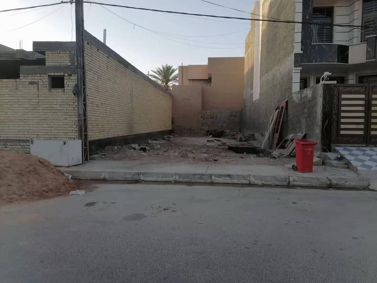 ⭕️  قطعة ارض للبيع في الفلوجة حي الجولان المنطقة الواقعة خلف مضيف الجريصات
📍طابو صرف سند باسم شخص واحد 
📍المساحة: ١٥٤ متر
📍 شارع : ١٥ م مبلط 
📍الوجه: ٧،٧٥ م
علماً ان الارض مدفونه ومحدولة بحادلة كبيرة 
🟢السعر   : ١٢٠ مليون دينار  عراقي وبي مجال


**إذا كنت صاحب هذا الإعلان وتريد حذفه لأي سبب، رجاءا أرسل رسالة إلى الدعم الفني**