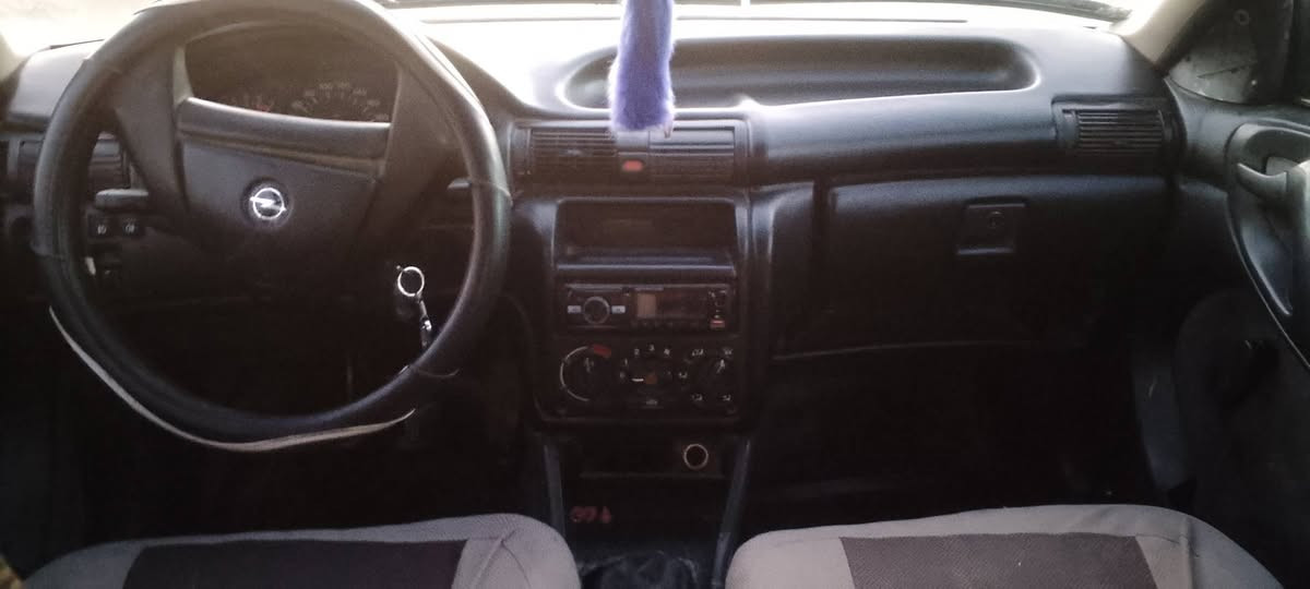 السلام عليكم استرا بلا صبغ بلادي رقم نينوى ألماني شرط الوكاله والتحويل مشروع وطني كابون بنزين بيها محرك وكير شرط طخم تاير جديد كهربائيات كلها شغاله  صدر امامي خلفي جديد سياره حلوه بمعنى الكلمه فقط مراوس بسياره واريد فرق شعندك خابر صاحبها ‏‪***********‬‏
