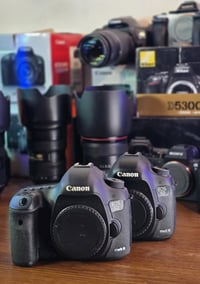 📸 توفرت مجموعة كاميرات Canon 5D Mark III فول فريم ✅️ 22 ميگابكسل ✅️ في...