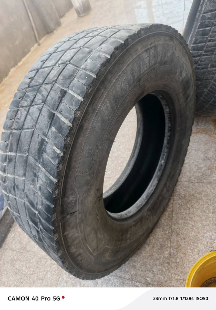 تايرات للبيع ياباني ابو دب مشلن  مكان بصره الاتصال ***********
