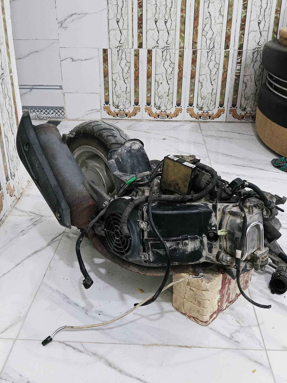 السلام عليكم مكينه حاويه كامكو للبيع
للتصال ***********  ناصريه مركز
