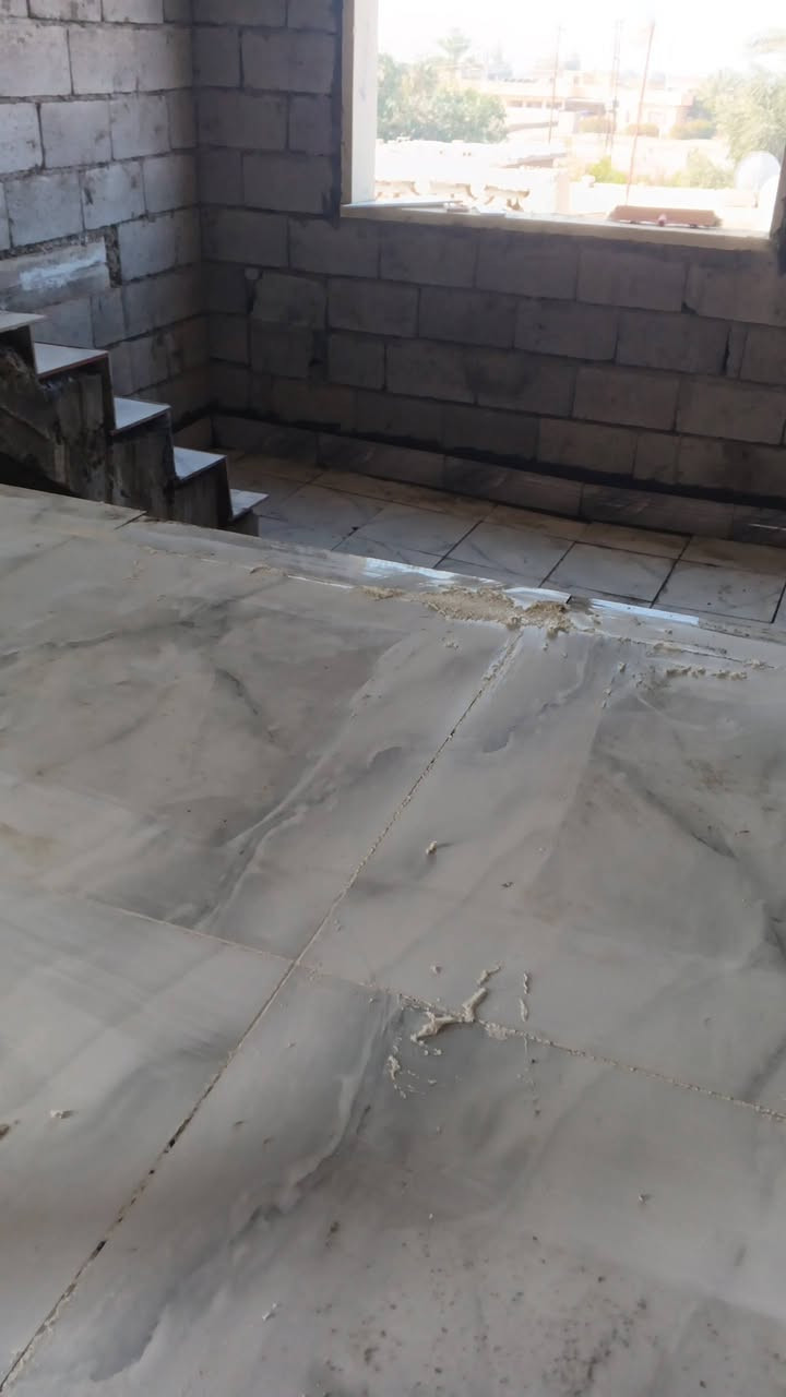 يوجد خلفه سراميك متفرق داخل تكريت  ‏‪***********‬‏ قير متواجد عل فيس
