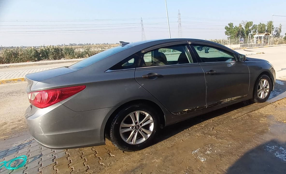 سوناتا 2013 امريكي
محرك 2400 gdi 
ست قطع بيها ابيع حزام 
باسمي بغداد سنوية لل28 
السعر 95 وبي مجال 
*********** بي واتساب
