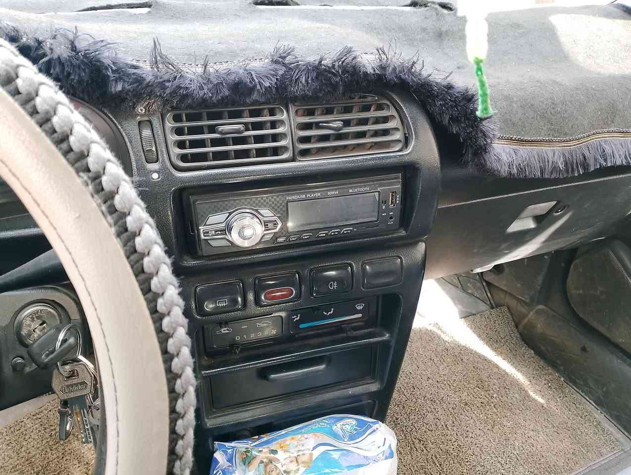 نيسان للبيع موديل 91 محرك 16 بدايت نفخ ويرامنيه شغاله تدفئه شغاله او مراوس مع كاديت و كوكو كولف الي شراي او يريد يعارض يخبرني ***********
