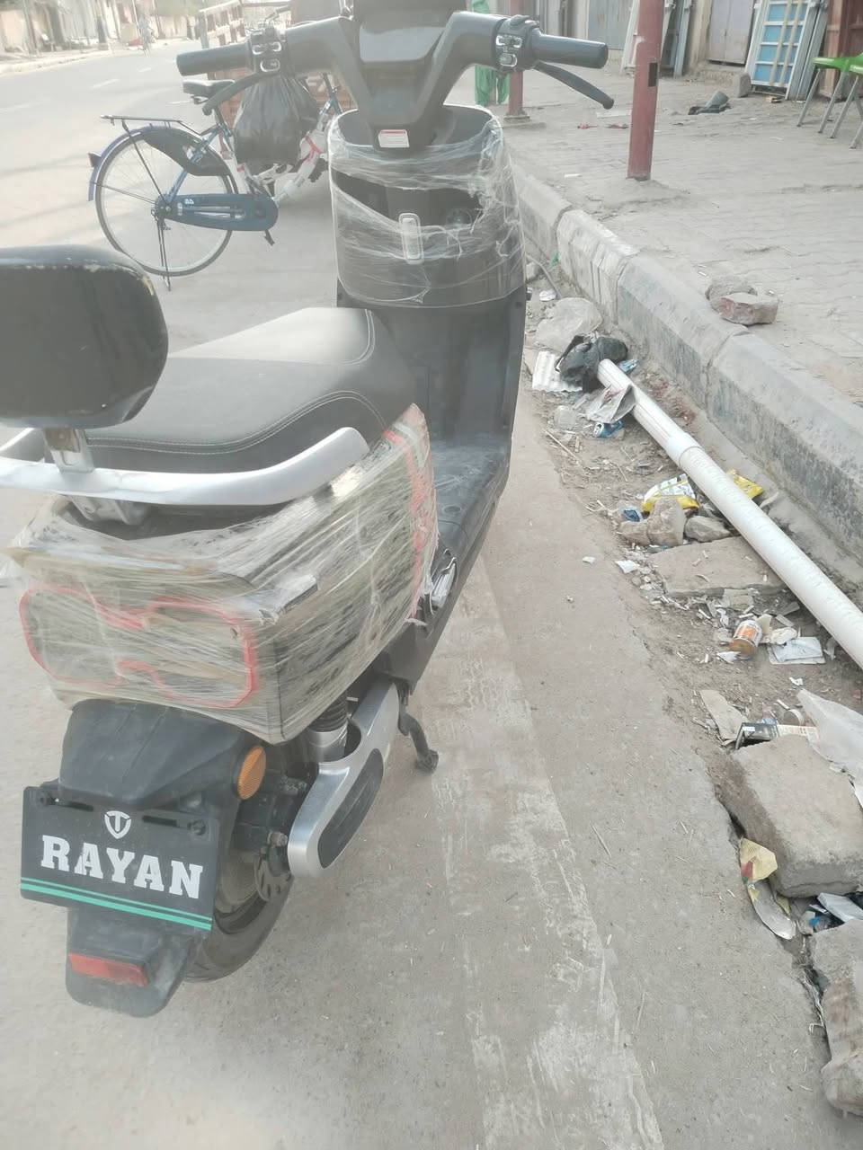دراجة شحن ام عيون (ريان) جديده
ماماشيه هواي

بطاريه خير من الله

امرايات ثنين
ترجع بك🛵 🛵 
نظافه مثل ماتشوف

للبيع أو مراوس بدراجة فورزه او غير نوع

عنواني سوق الشيوخ

رقمي ***********
