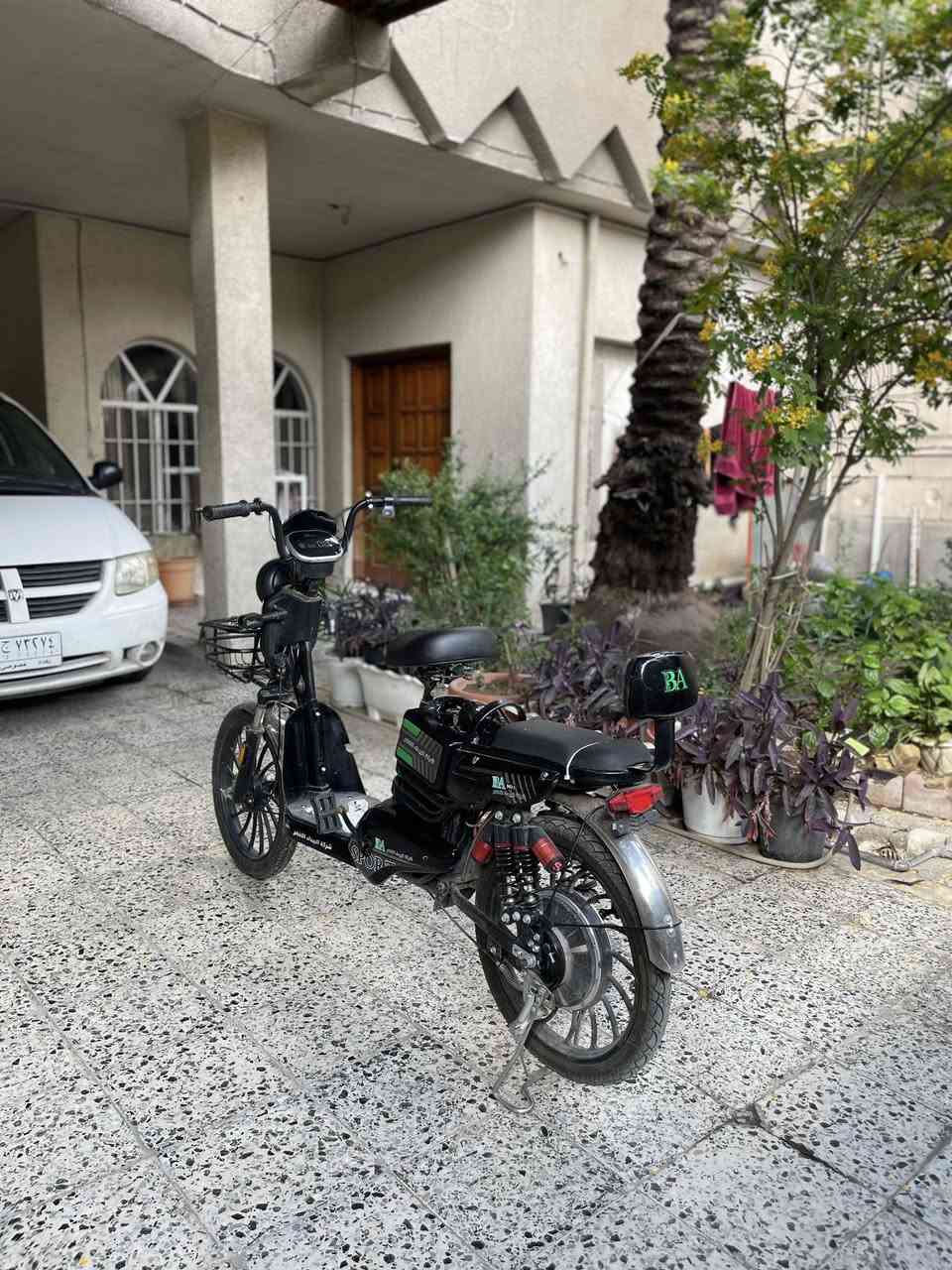 دراجه شحن للبيع ‼️
نوع الدراجه : شحن 

الشركه : البيداء الاخضر 

اللون : الأسود 

الحجم : 20 ( الكبير ) 

السرعه : 40km/h

عدد الغيارات : 3 ( الغيار الاول 20km/h الغيار الثاني 30km/h الغيار الثالث 40km/h ) 

 المسافه الي تقطعها : 25-35 كيلو على حسب وزن السائق

حالة الدراجه : ممتازه 

الاحتياجات : بايدر ايسر ( اذا تحتاجه ) ومجمع التحكم ( الخاص بالهورن والاضائه والاشاير ) وسعر الاثنين لايتجاوز ال10 الاف دينار 

مدة الاستخدام : 3 شهور 

السعر 350 الف وبي مجال 
مكان التواجد : بغداد - الحريه الاولى
للتواصل واتساب او اتصال على الرقم : ***********
