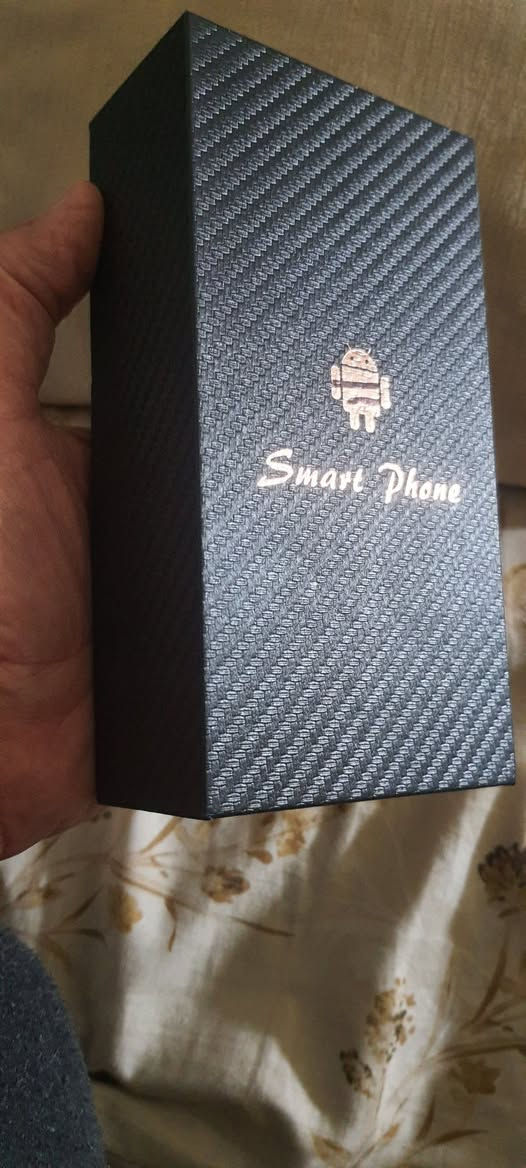 هذني ٦ تليفونات صيني مال امزون كلهن ب ٧٥ الف بلاش والله الي يريدهن يتواصل على الرقم *********** متكلي شنو مواصفات وهاي السوالف تره موبايل صيني مال امزون بس يشتغل أندرويد ويحمل برامج ودبل سيم كارت
