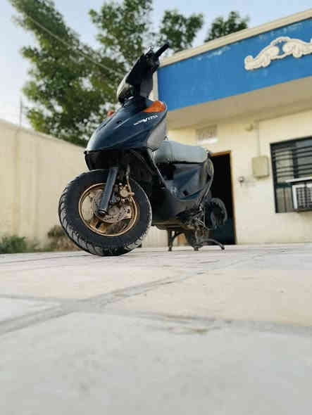 السلام وعليكم دراجه ادرس ياباني للبيع 
دراجه خير من الله بريكات خلفي امامي شغال كهربائيات كلها شغاله مابيها نقص اشاير كلوب خلفي امامي كله شغال كفرات مثل ما شوف كدام عينك كيجات دشبول شغاله محرك خير من الله دراجه نوزل هندر شغال سلف شديته جديد وطلع خلل بل راجز تكدر سوي ب١٠الاف  السعر 275وبيها مجال قليل المكان بغداد للاتصال ***********
