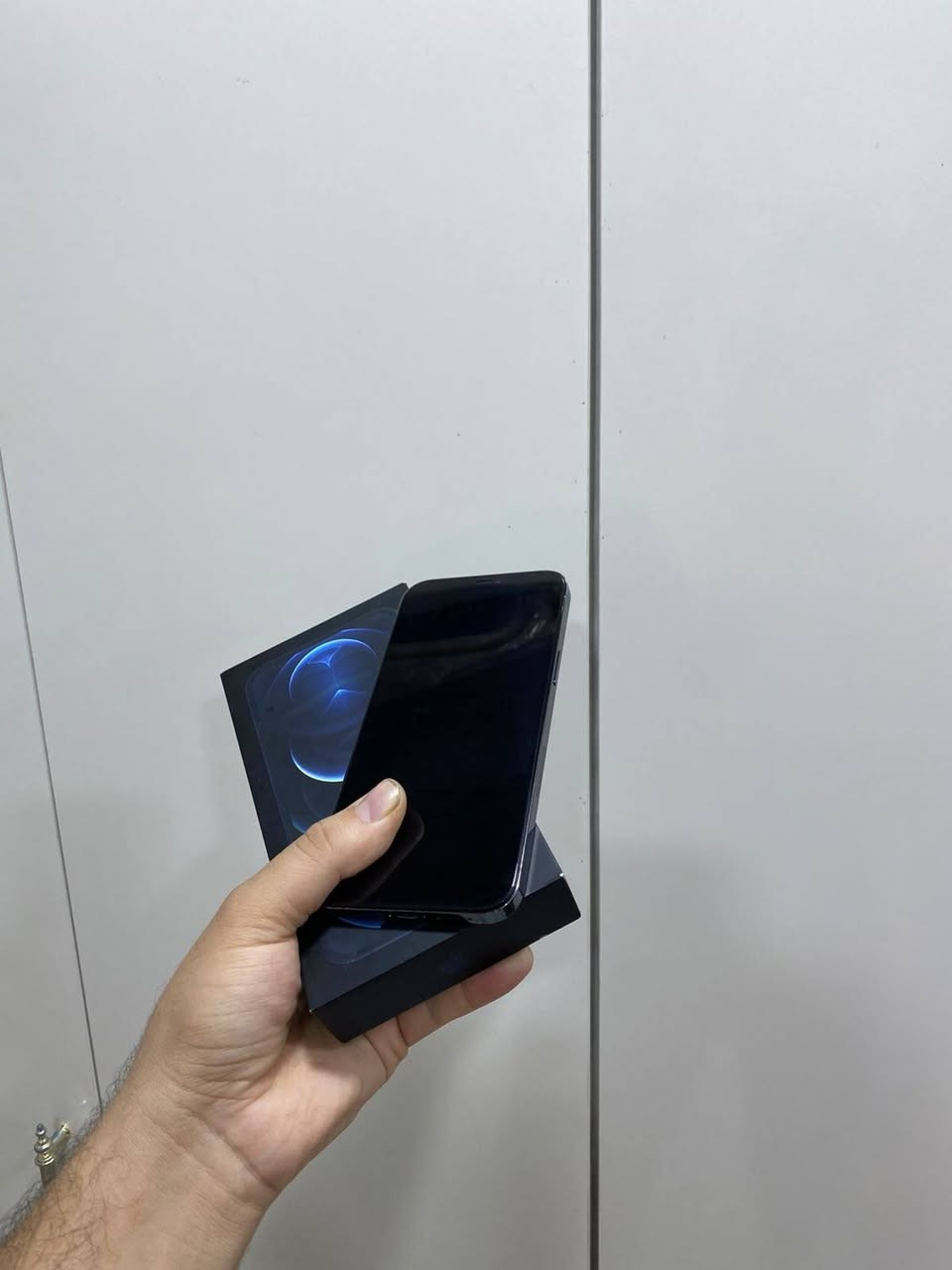 للبيع – iPhone 12 Pro Max
✨ جهاز نظيف جداً (نظافة 100%) استعمال خفيف
💎 مرتب وأنيق وجاهز للاستخدام مباشرة
🔹 السعة: 256GB
🛠️ الشاشة: مستبدلة أصلية
🔋 البطارية: 100% وتكفي استخدام يومي
📱 ما بيه أي مشاكل ويشتغل بكل سلاسة
📸 كاميرا احترافية + أداء قوي للألعاب والتطبيقات
🚀 جهاز عملي وسريع يناسب كل الاستخدامات
💰 السعر: 375 ألف)
📍 الموقع: بغداد البياع 
📞 *********** وتساب

