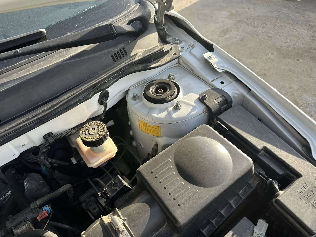 سلام عليكم جيلي موبل 2016 
السياره جديده كلش كفاله عامه ضربه صبغ تبديل بارد خياس جراد كلها كفاله 
مكينه كير حداديه تبريد تخم تاير شرط كله بلاد 
رقم بغداد سنويه 27
مكاني الديوانية 
***********
