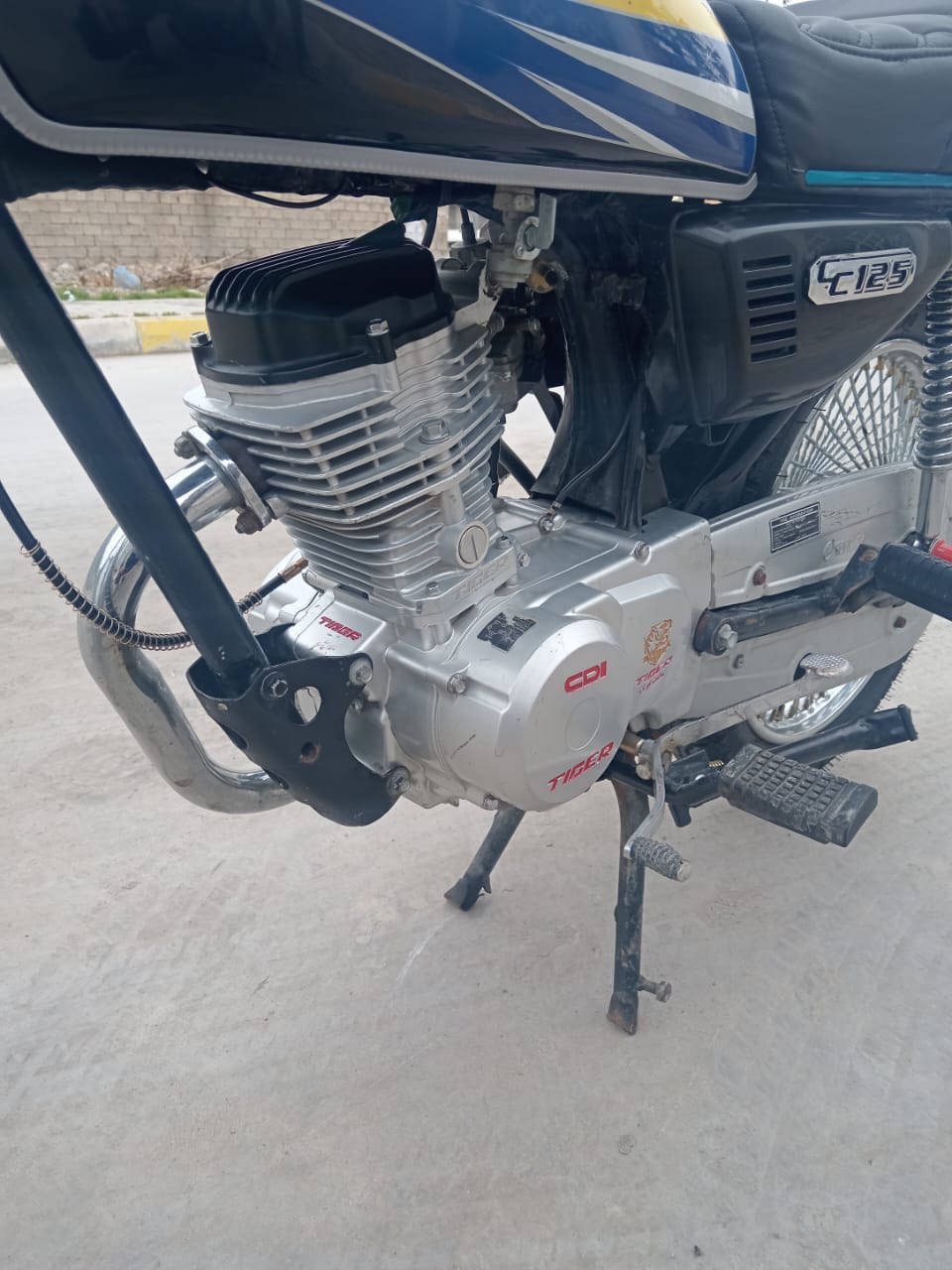 سلام عليكم
مكلف بالنشر......
دراجة تايكر
اربعه كير
مكان / خانقين 
سعر ..350وبي مجال 
الاستفسار اكثر  
***********
