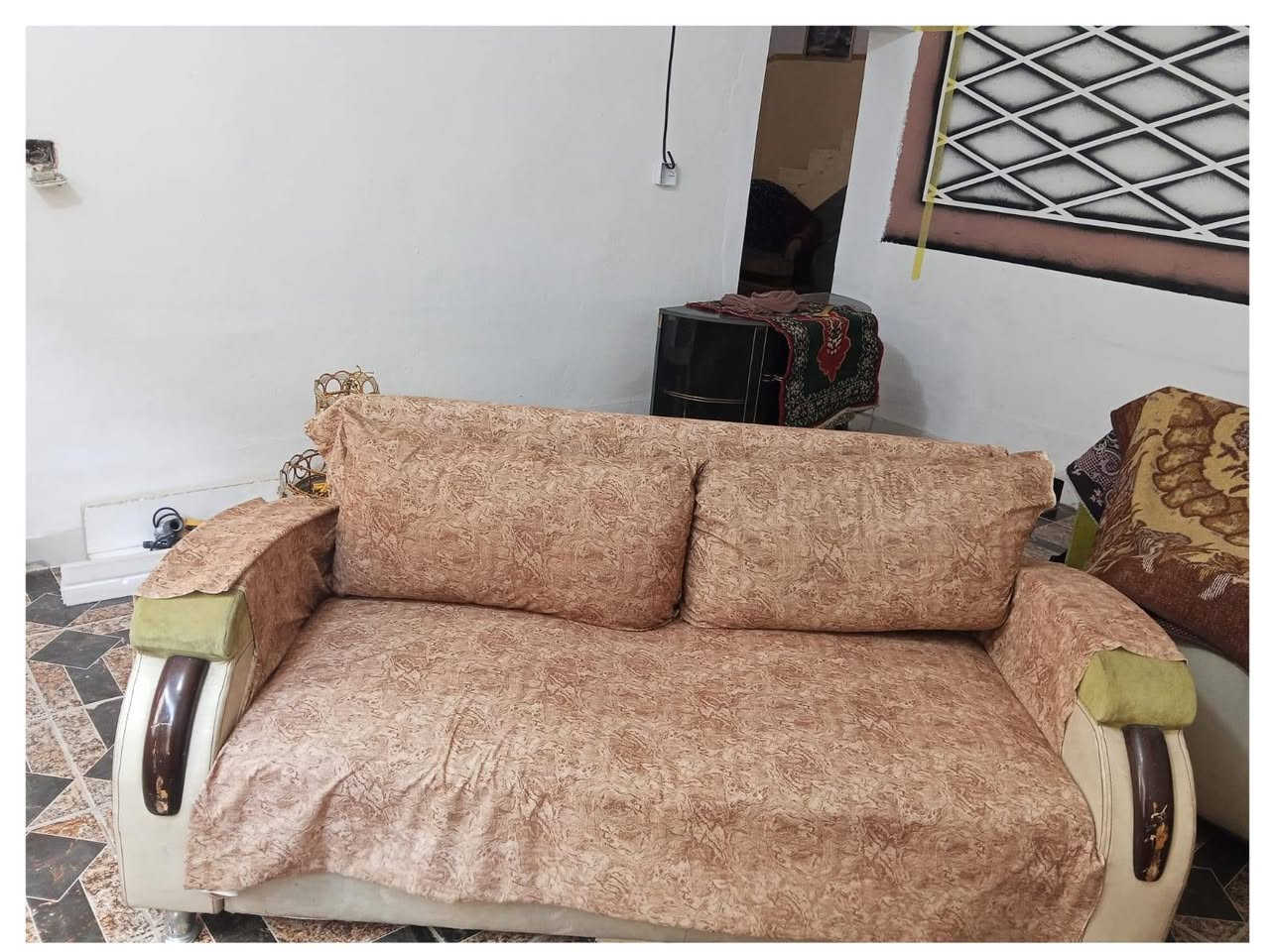 السلام عليكم تخم نظيف  3 قنفات اثنين كبار وحده وسط وكرسين  واركيله و ميز بلازمه  وحوض مالت سمك كامل هوه اجهزته التدفئه التبريد المطور  مستعجله ع البيع


**إذا كنت صاحب هذا الإعلان وتريد حذفه لأي سبب، رجاءا أرسل رسالة إلى الدعم الفني**
