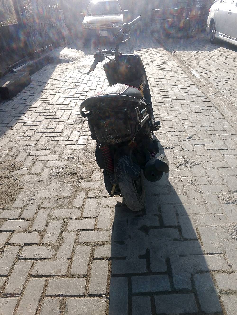 سلام عليكم عندي دراجة ماكس عدله مال لعب دراجة ممفتوحة بلادية  للبيع بكاني بغداد بياع شهداء 