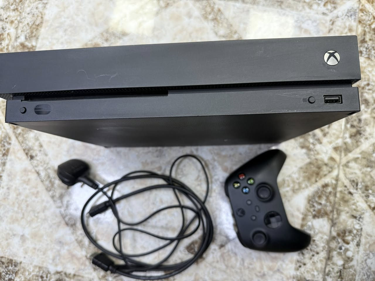 XBOX ONE X 1TB
ما مفتوح و ما بي اشكال يشتغل ٪؜١٠٠ 
كامل الملحقات اصلي و الجوستك مال سيريس اكس وية
السعر ١٩٠ الف
موقع الجيهاز اربيل و متوفر توصيل لكل العراق


**إذا كنت صاحب هذا الإعلان وتريد حذفه لأي سبب، رجاءا أرسل رسالة إلى الدعم الفني**