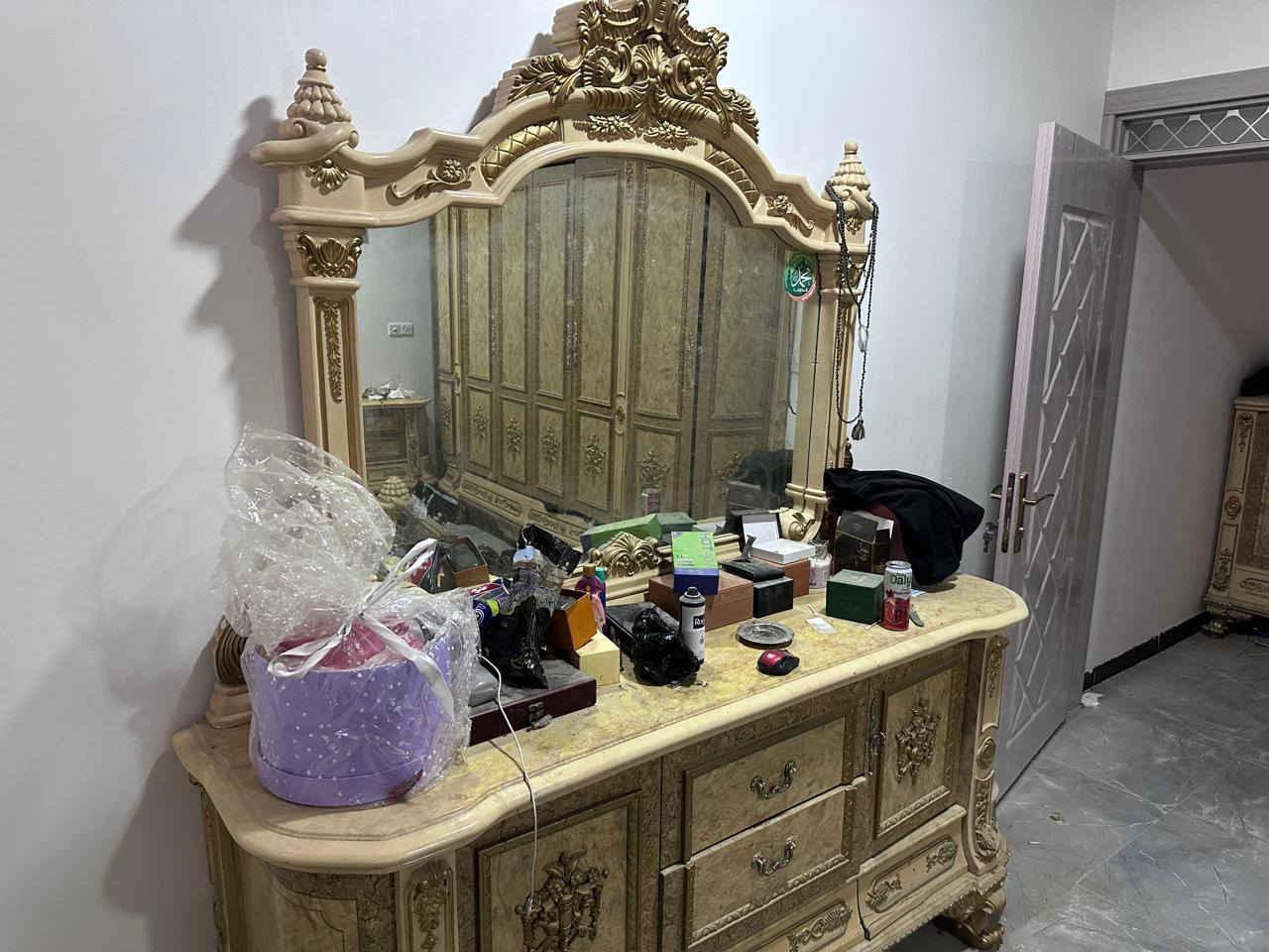 غرفت نوم للبيع ما بيها اي ضرر سعرها 600وبيها مجال
***********
