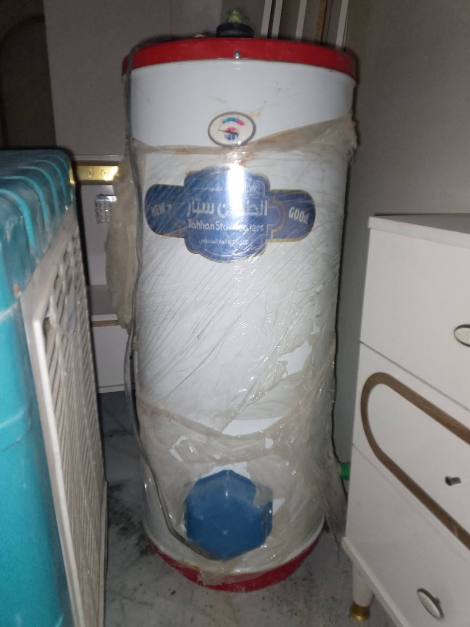 غرفه 5 قطع  /  كونفيره / مبرده  /  ميز بلازمه / سخان // أبيع شلع /***********
