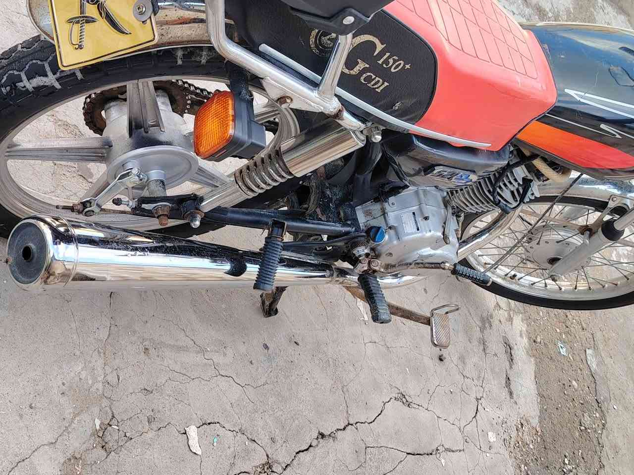 سلام عليكم دراجة ايراني ربعة كير البيع 
دراجة موديل 2023نضايفة كلش كهربايات كلهة شغالة دراجة نضيفة مكينة بل جيس ملاحضةصندوك مو وياهة رقم ***********
