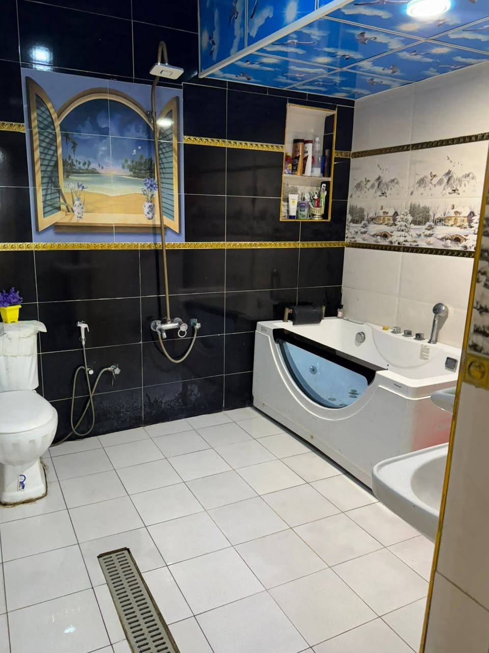 سلام عليكم بيت ١٥٠ متر حي أور قرب جامع الفردوس فرع ملعب الخماسي طابقين غرفتين نوم فوك *********** سعر ٢٧٠
